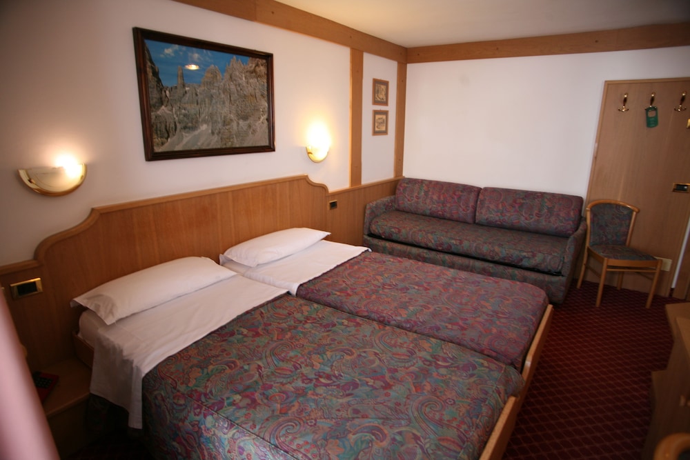 ROOM, TRIPLE