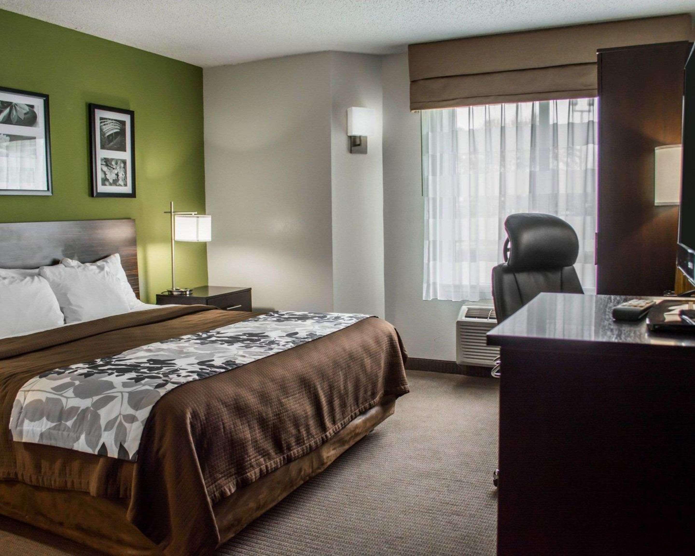ROOM, KING BED