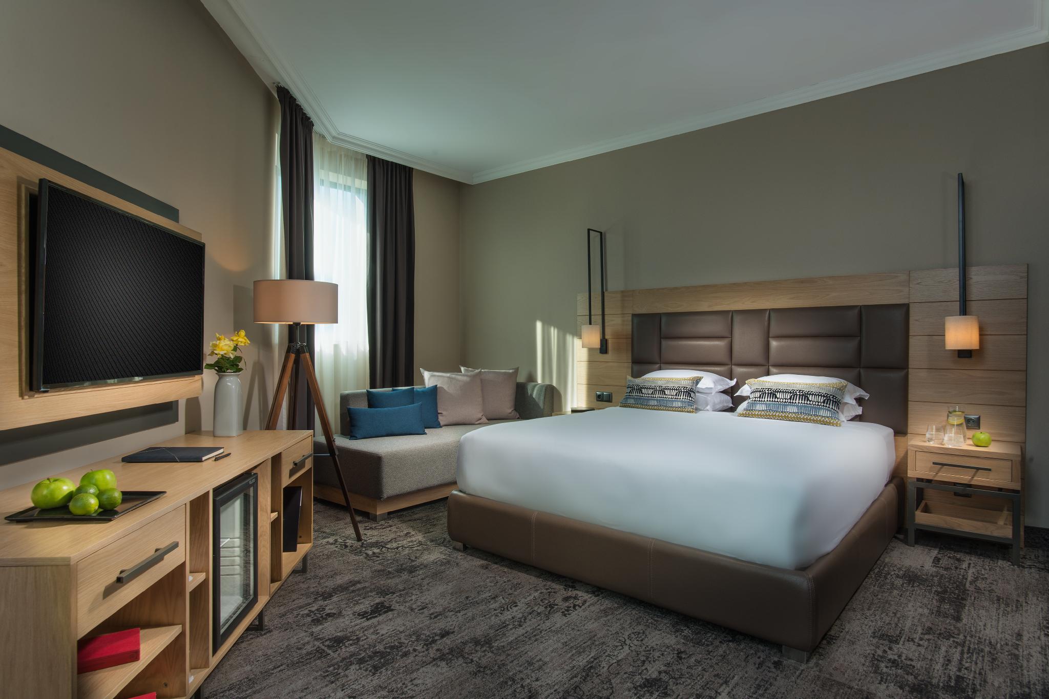 Executive, King Bed