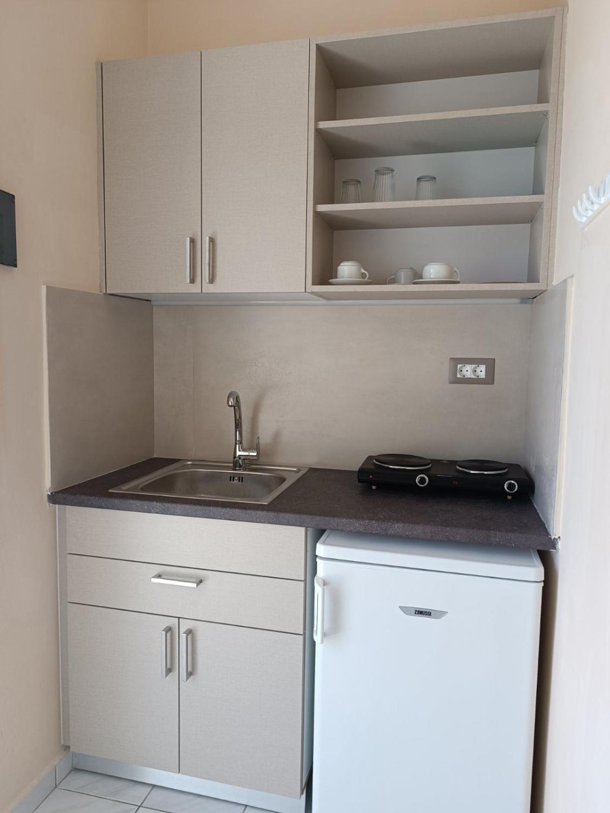 Sunflower Apartments & Studios 50/50