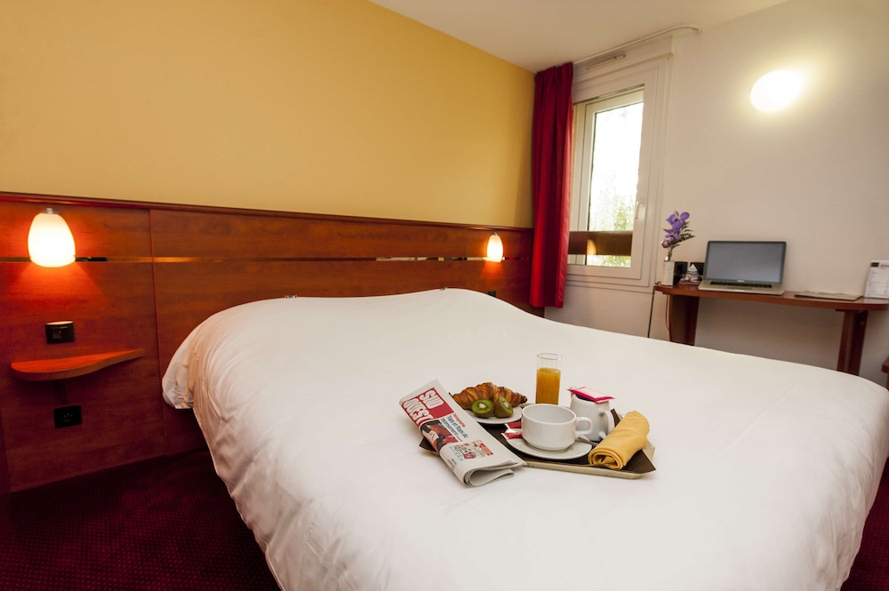 Brit Hotel Agen - L Aquitaine 18/53