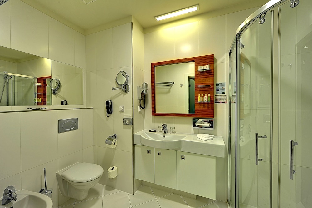 ST JOSEPH ROYAL REGENT SPA & WELLNESS 28/30