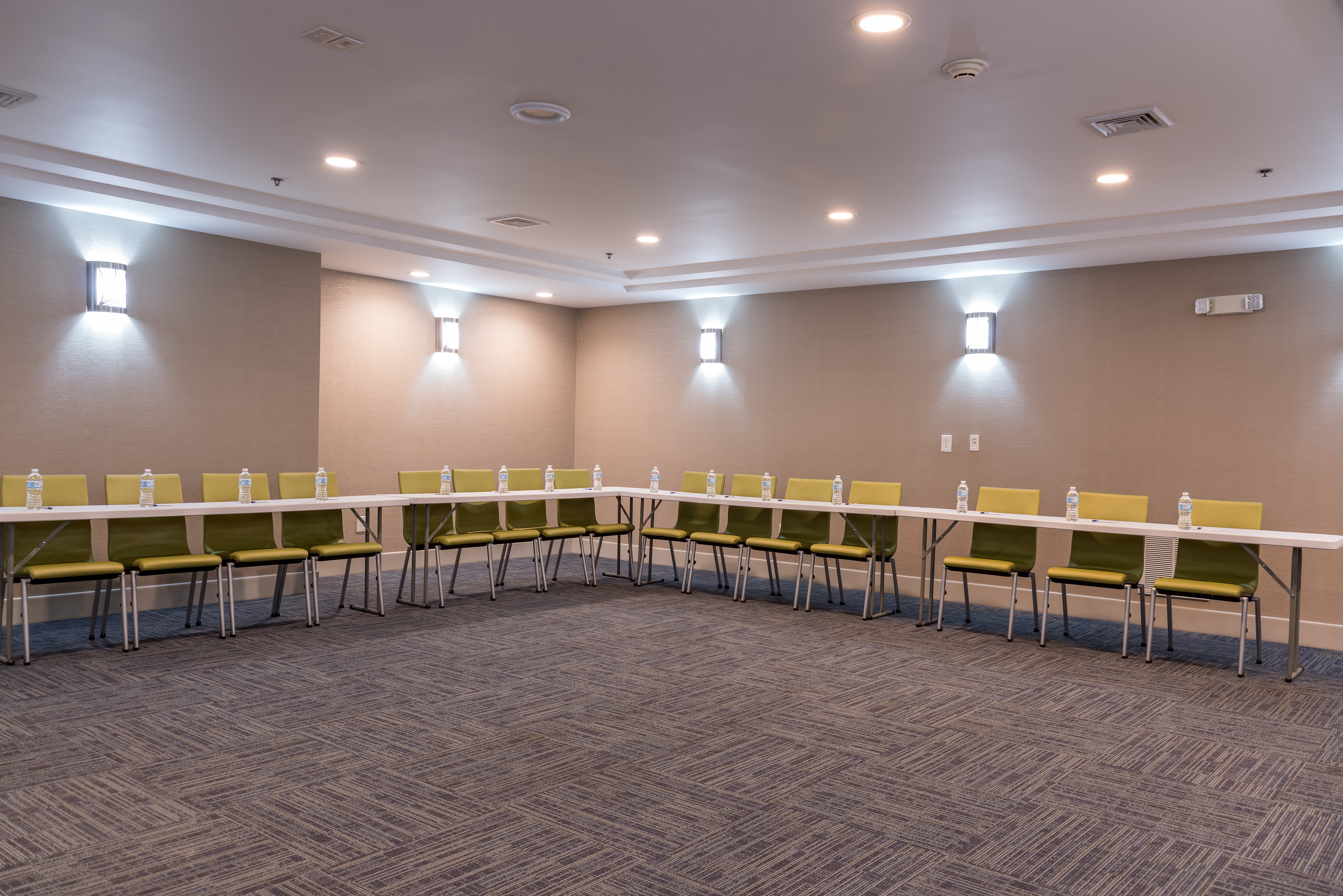 Holiday Inn Express Newington 48/50
