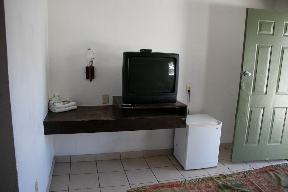 Best Budget Inn San Marcos, TX 16/31
