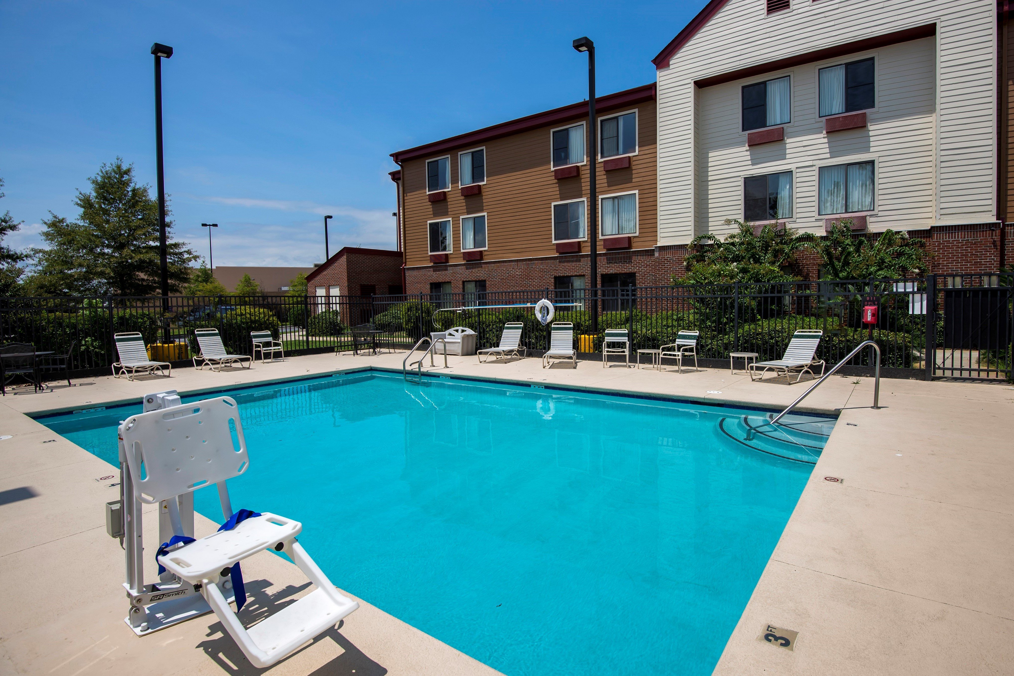 Red Roof Inn & Suites Savannah Airport 16/36