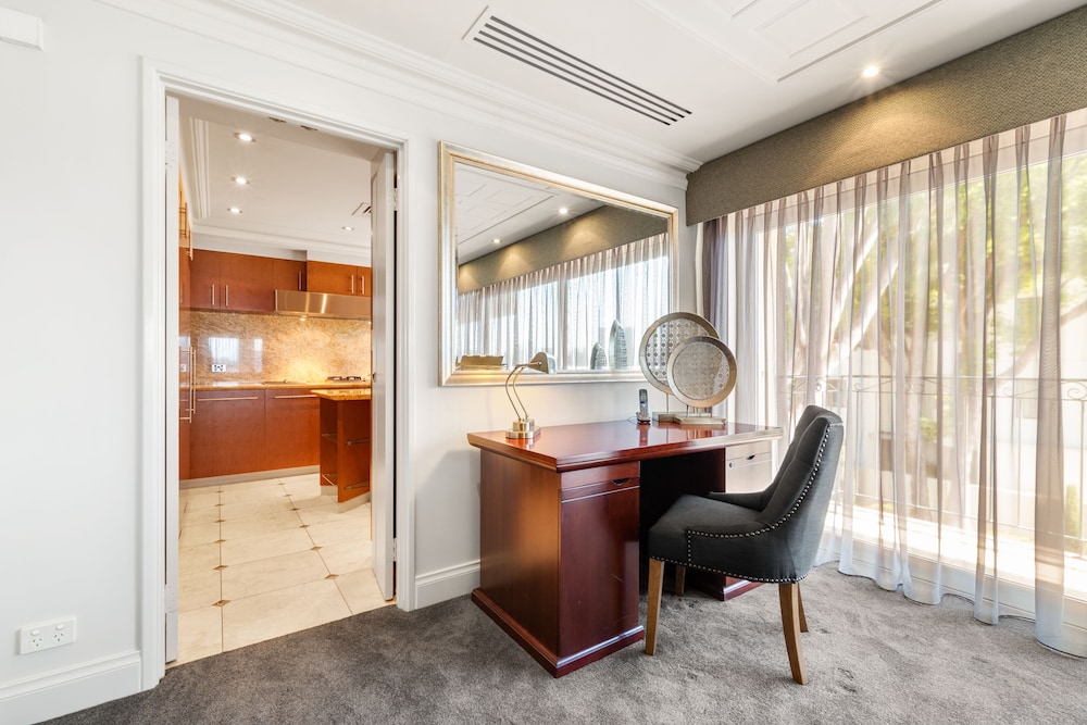 The Peninsula Riverside Serviced Apartments 59/73