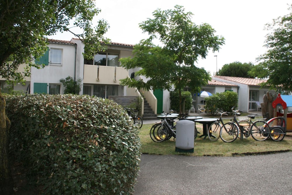 Vvf Villages Ars En Re 23/50