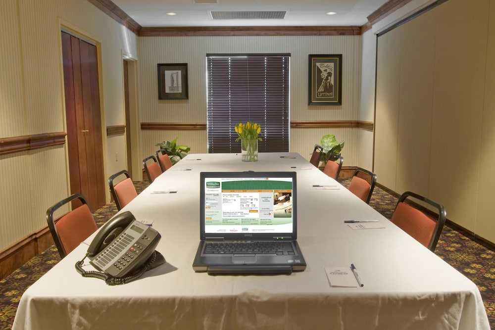 Holiday Inn Express and Suites Lucedale Hotel 62/76
