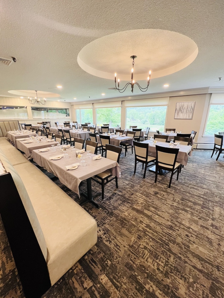Town and Country Inn and Resort 38/50