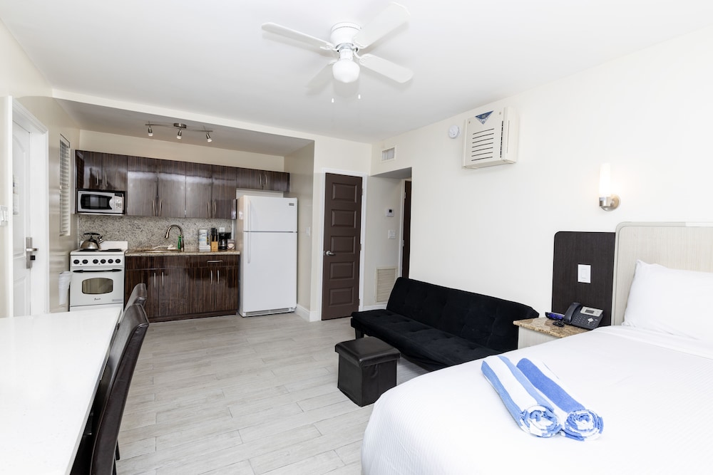 Caribbean Resort Suites 30/65