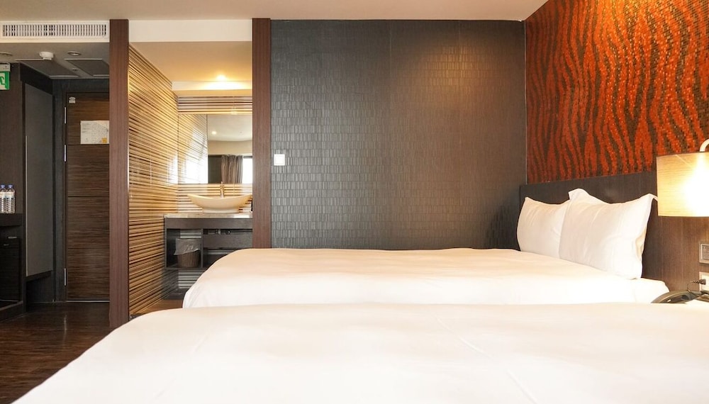 Talmud Hotel Yi Zhong Branch 24/50