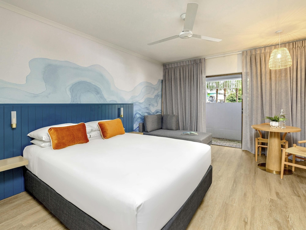 Mercure Cairns 10/64
