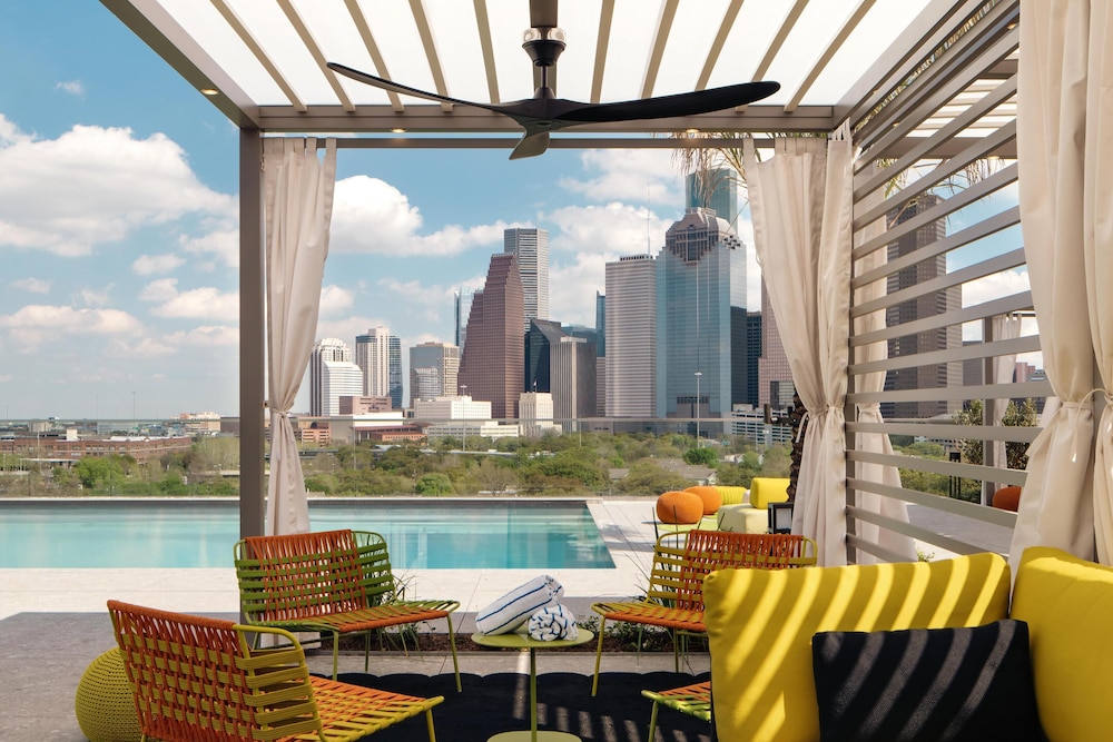 Thompson Houston, by Hyatt 43/72
