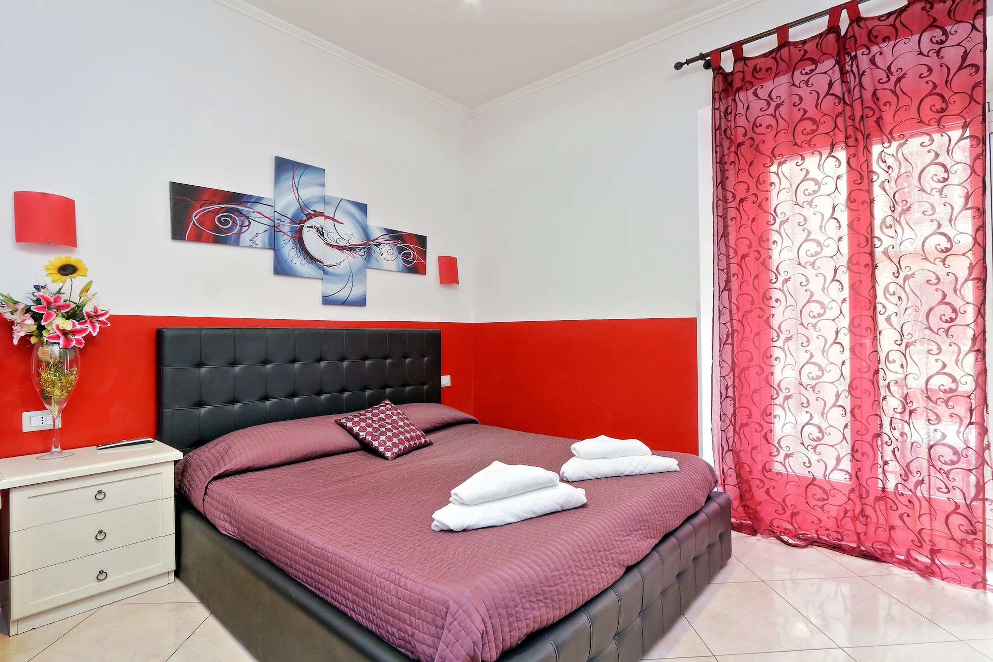 ROOM, DOUBLE BED