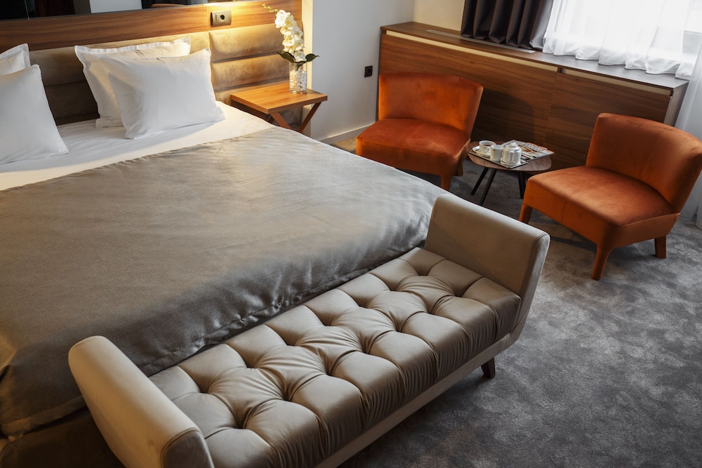 New City Hotel and Restaurant Nis 54/56