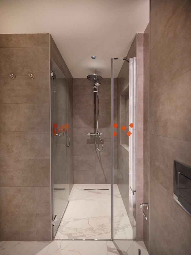 JUNO RESIDENCES 40/40