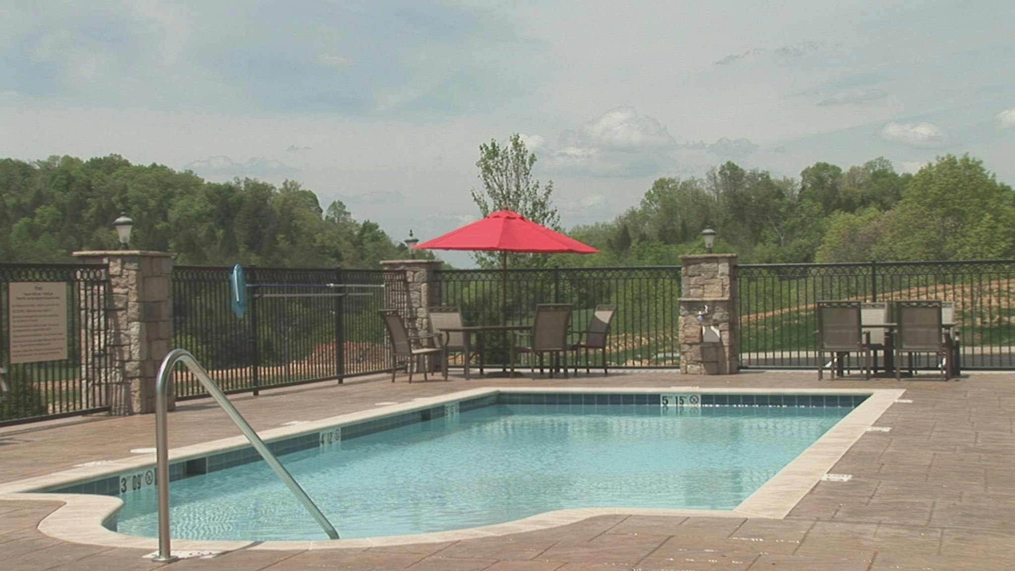 Hampton Inn and Suites Sevierville at Stadium Drive 25/40