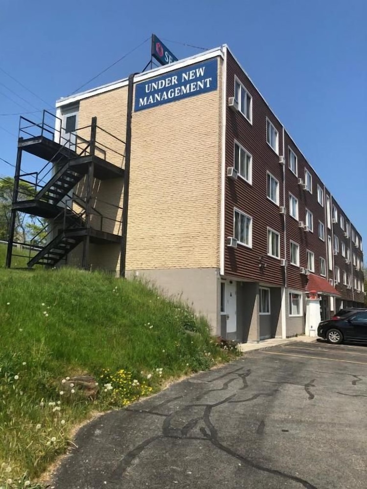 Seasons Inn Halifax 14/17