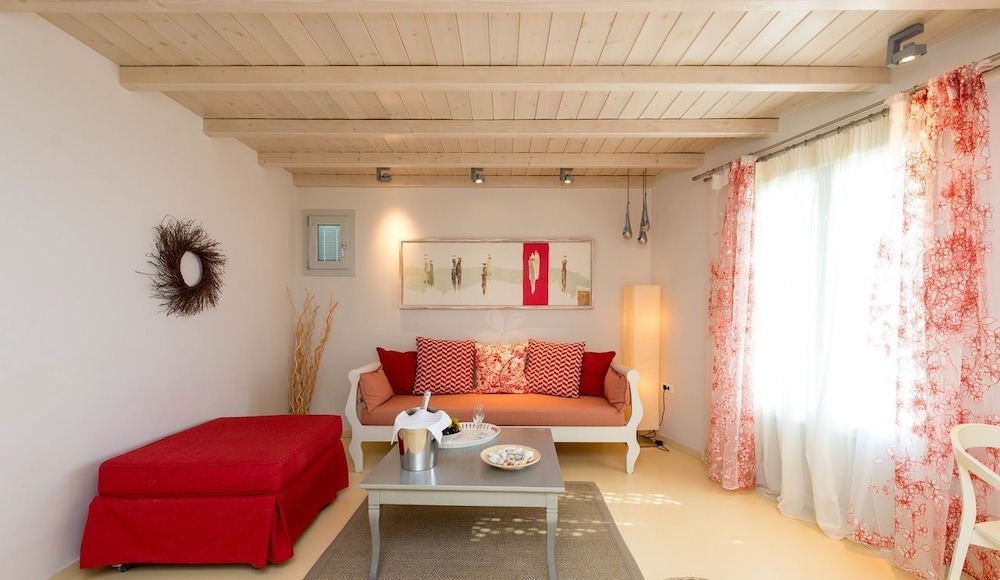 Iria Beach art hotel 46/69