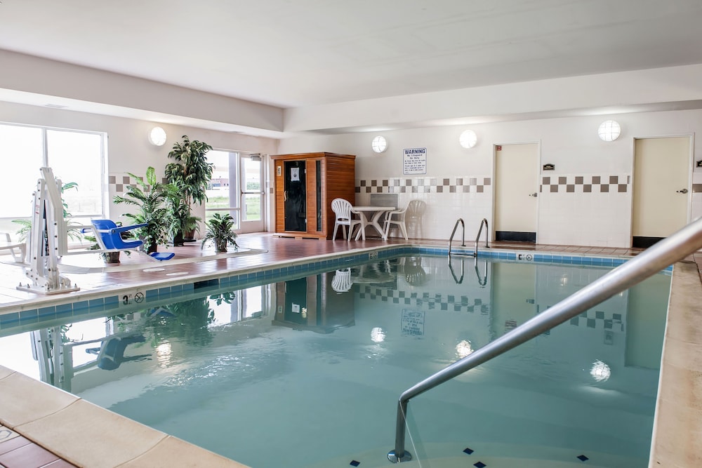 Comfort Suites near Indianapolis Airport 9/51