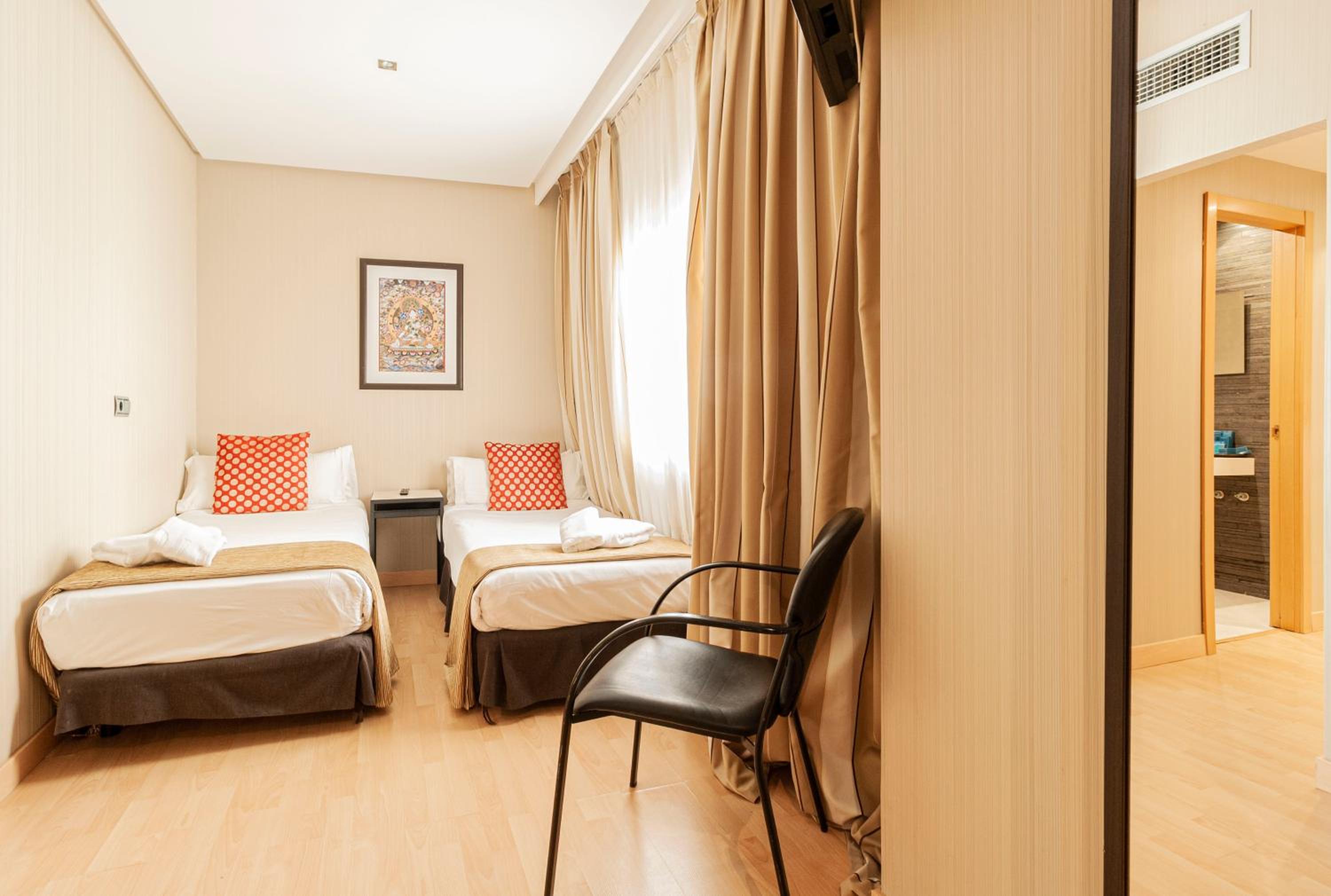 Room, Quadruple