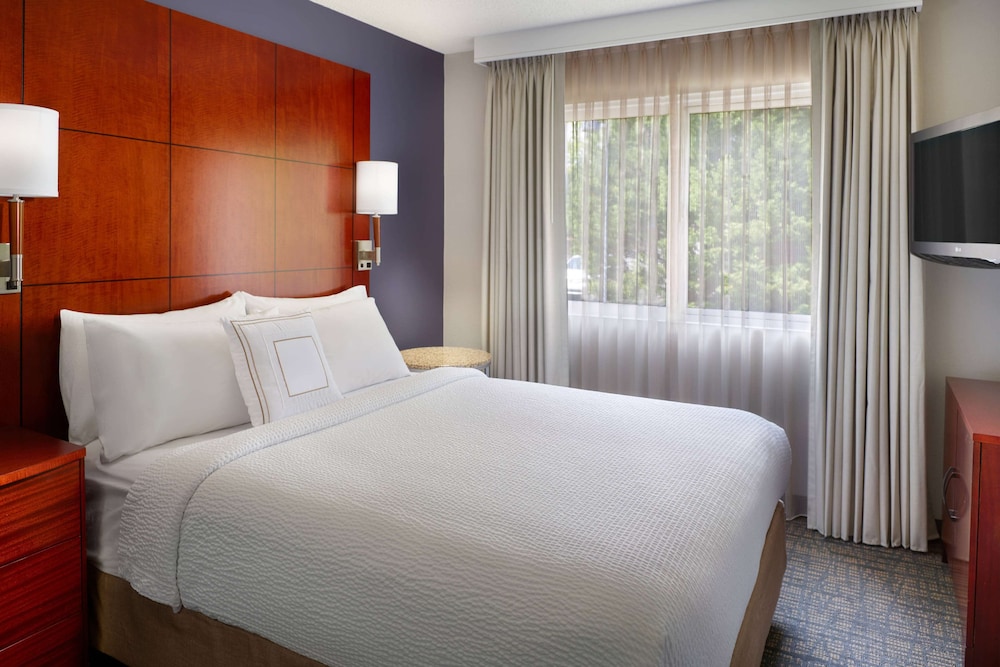 Hospitality, Suite, Queen Bed, Sofa