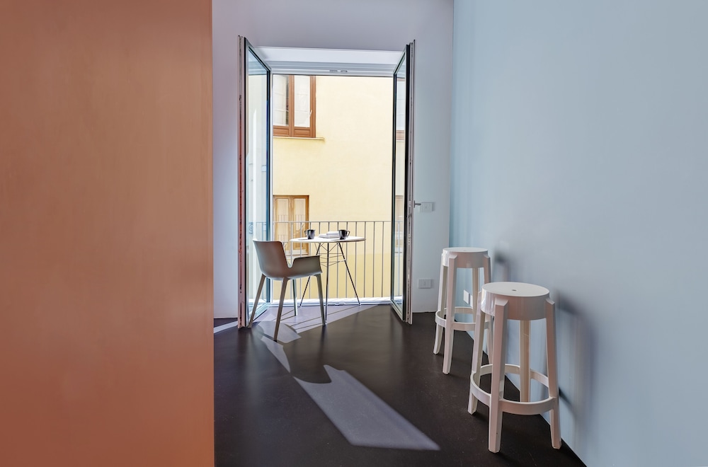Five Place Design Suite & Apartments 36/58