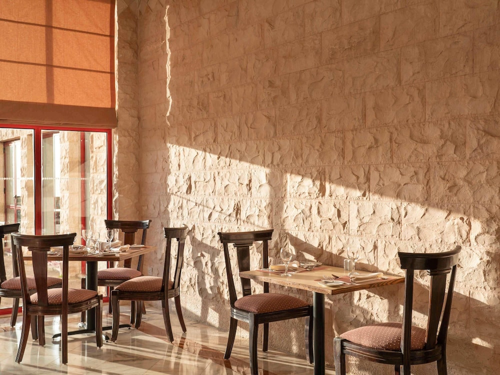 Grand Mercure Petra 70/91