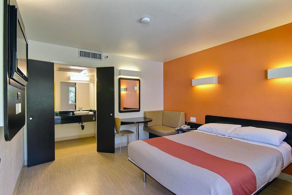 Motel6 Carpinteria CA Santa Barbara South 38/62