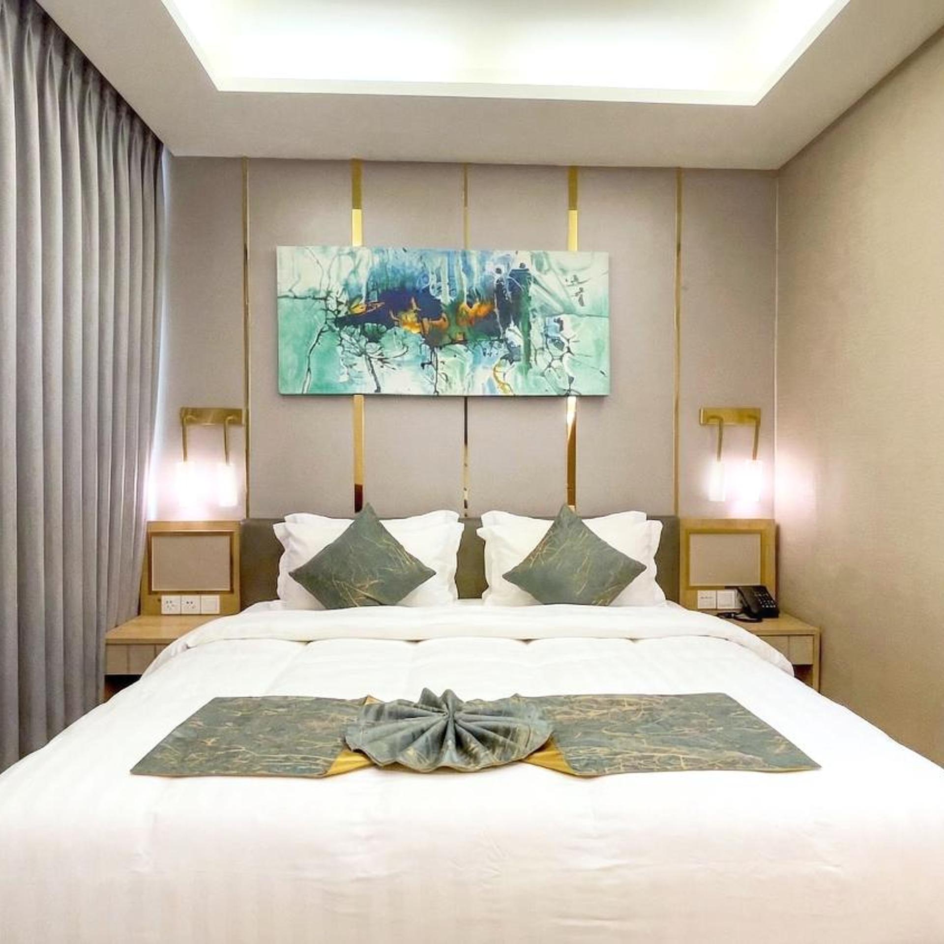 Deluxe, Double or Twin Bed