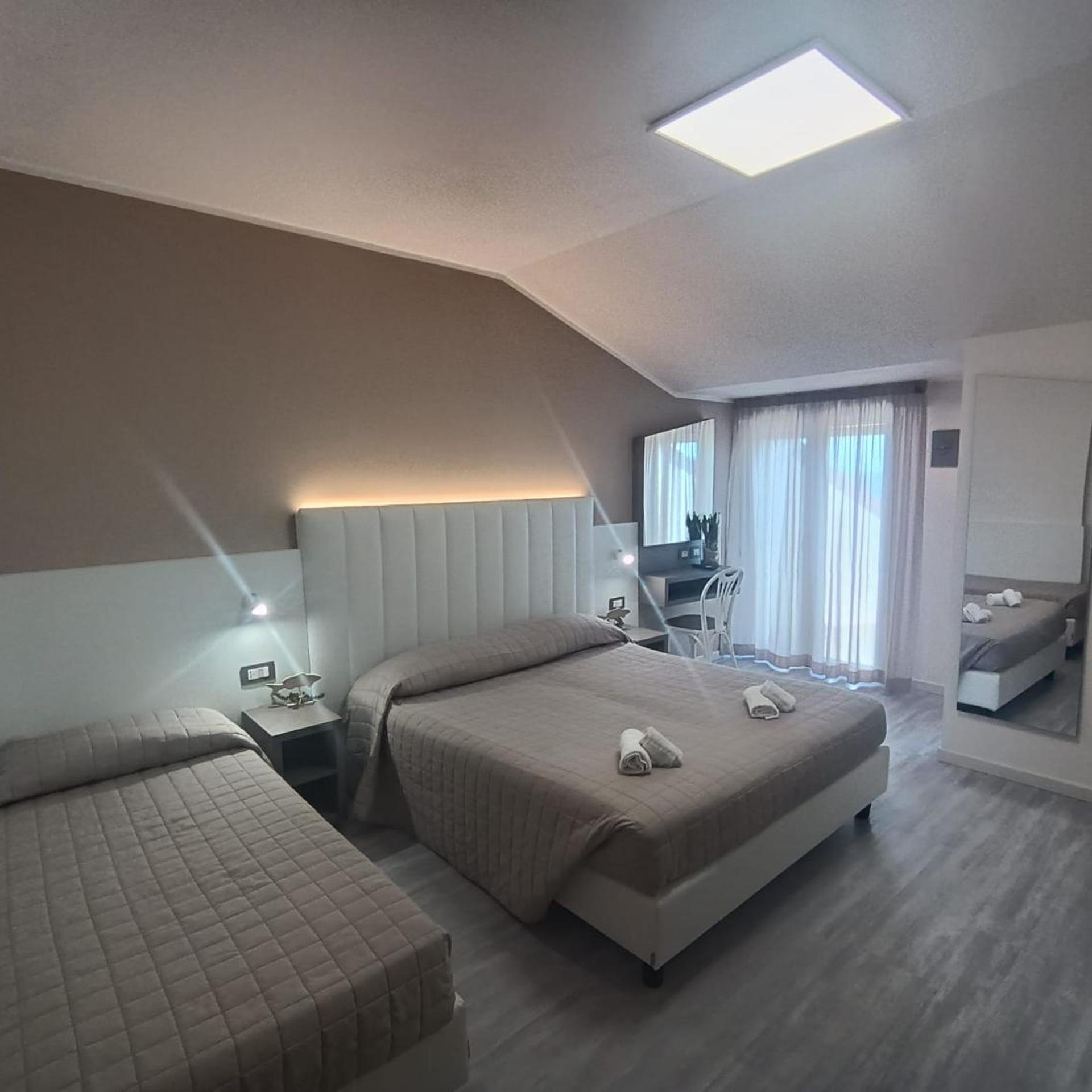 Hotel Cannes 19/50