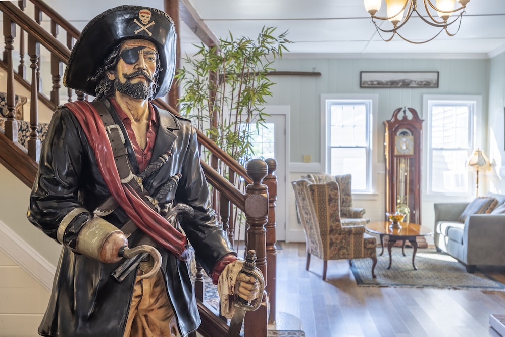 Blackbeard's Lodge 29/50