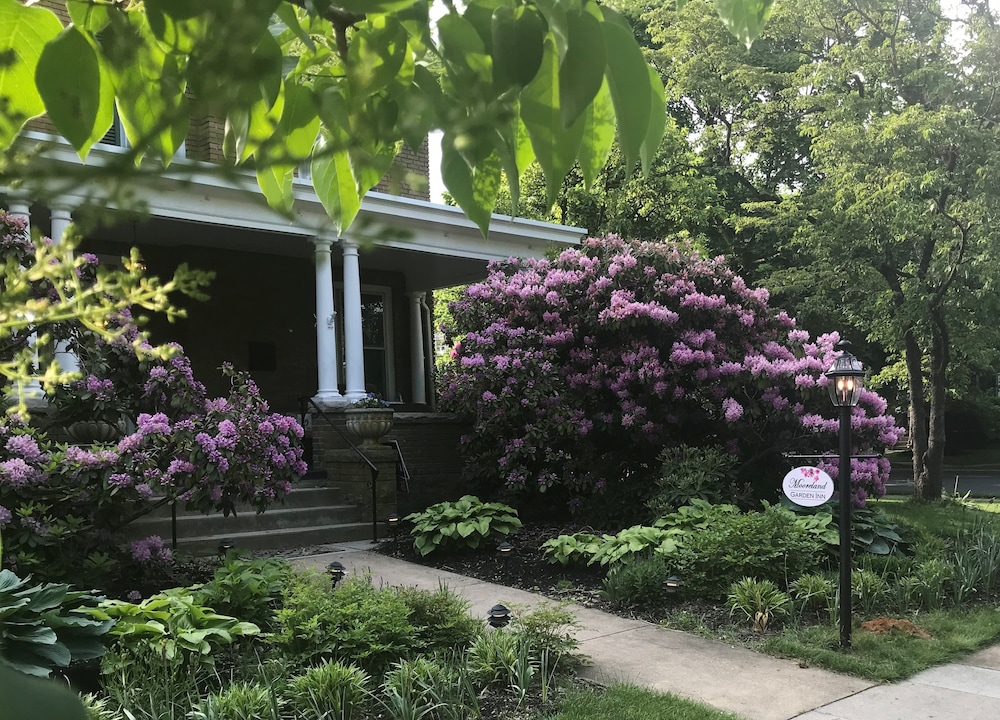 Mooreland Garden Inn photo2