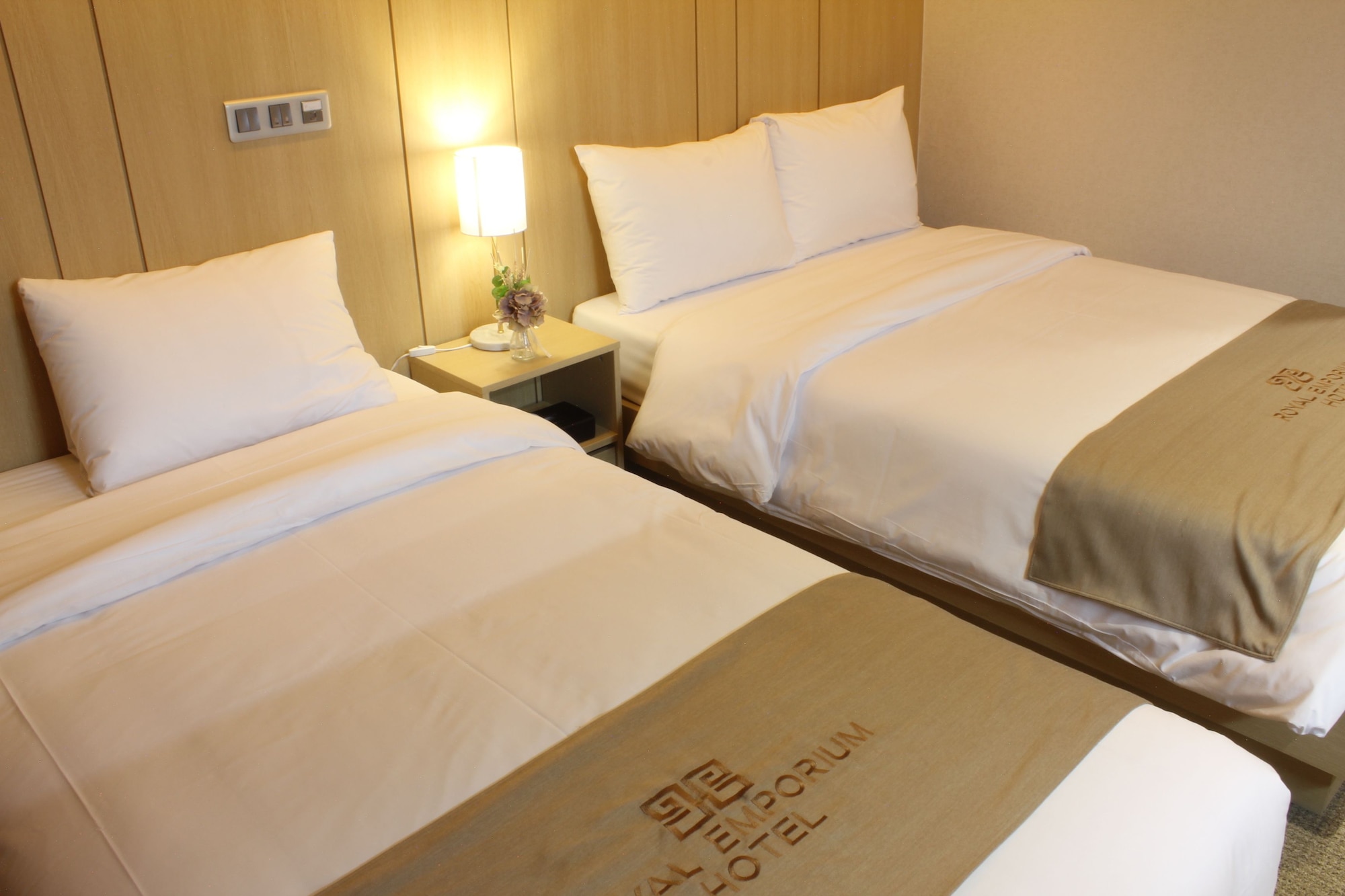 DELUXE, TWIN BEDS