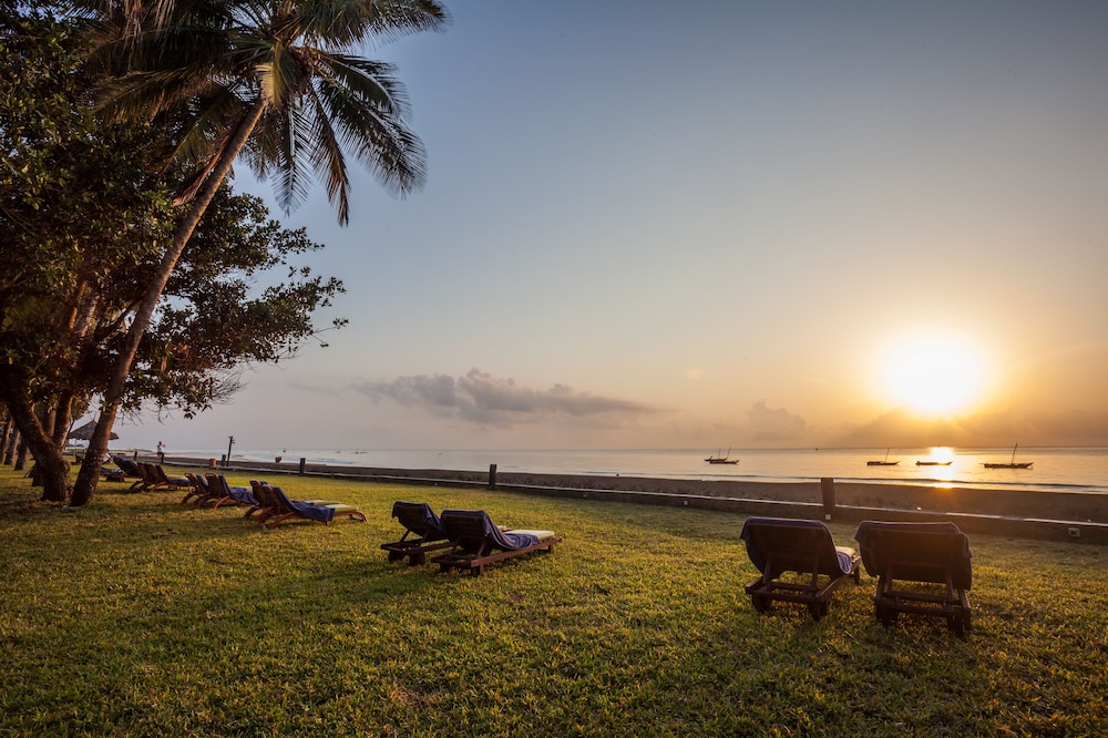 Neptune Paradise Beach Resort & Spa 28/47
