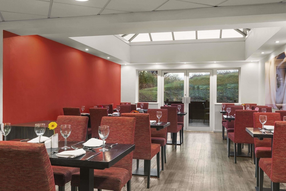 Ramada by Wyndham London Stansted Airport 29/35