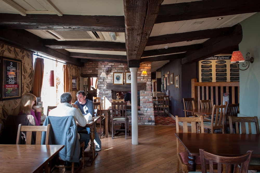 Admirals Table By Marston S Inns 18/23