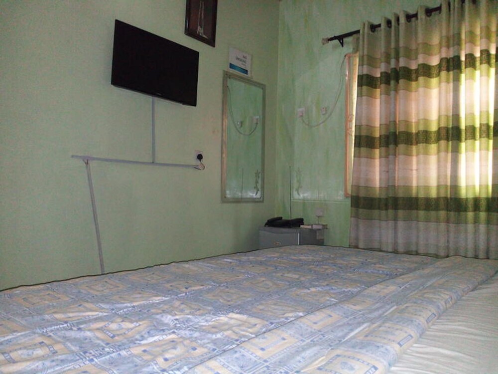 First Laurel Hotel & Suites 17/19