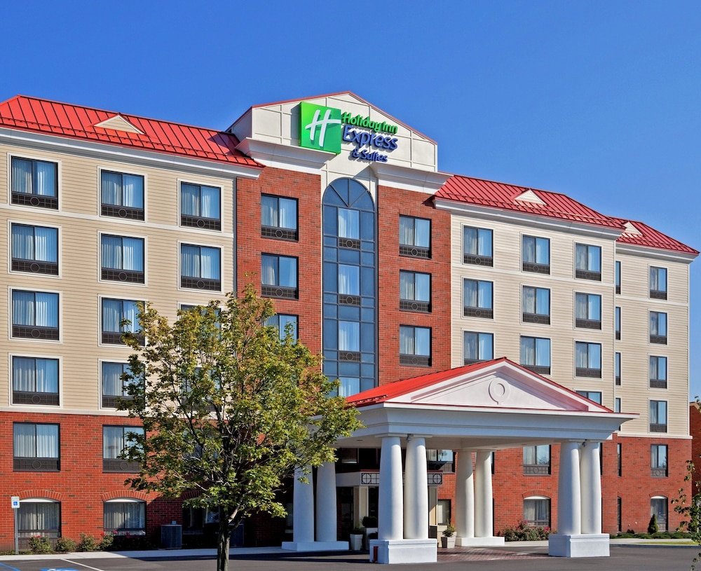 Holiday Inn Express Hotel Suites Latham 9/70