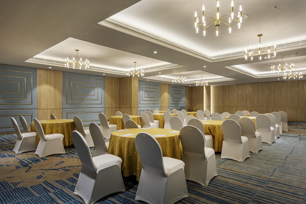 Park Inn & Suites by Radisson Thrissur East Fort 34/47