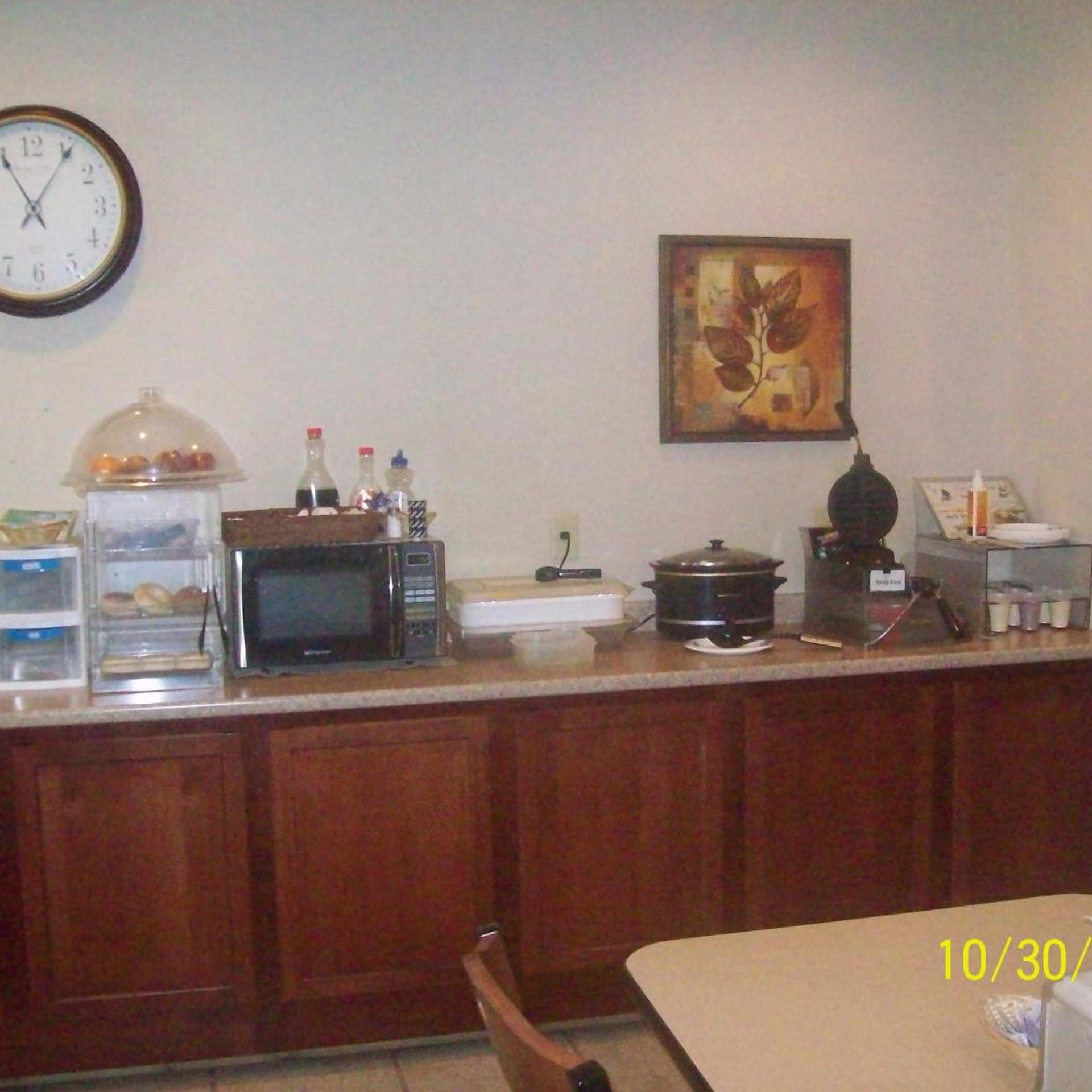 Paola Inn And Suites 9/47