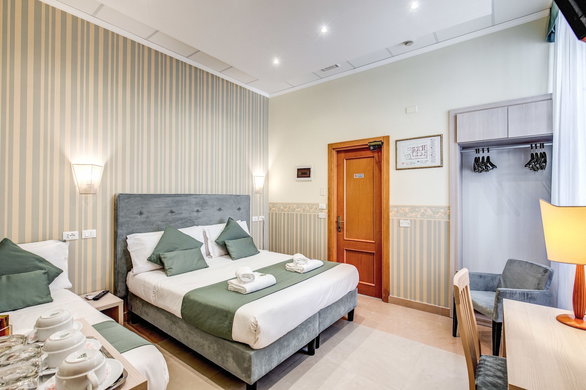 ROOM, TRIPLE