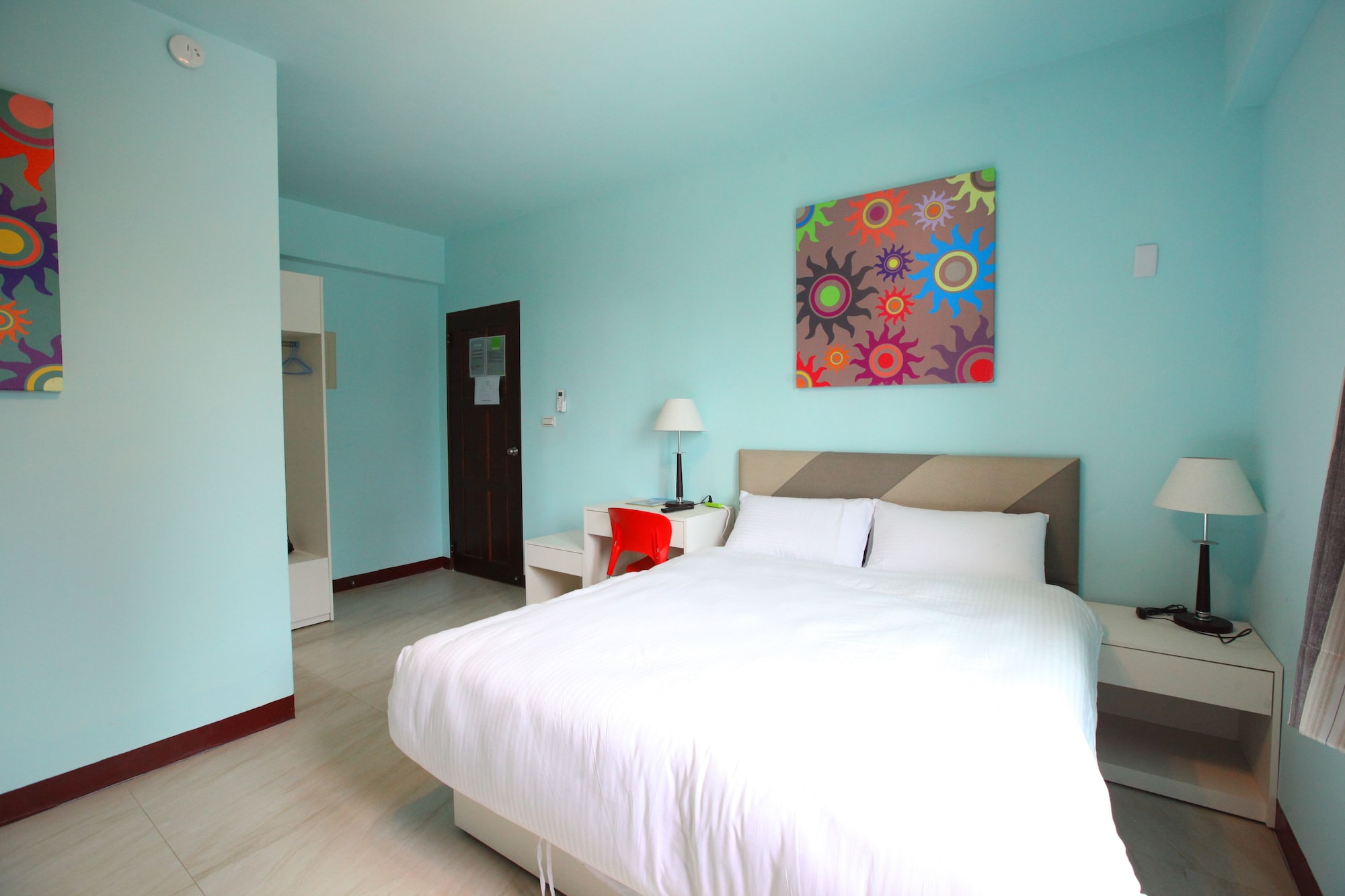 Room, Queen Bed, Courtyard Area