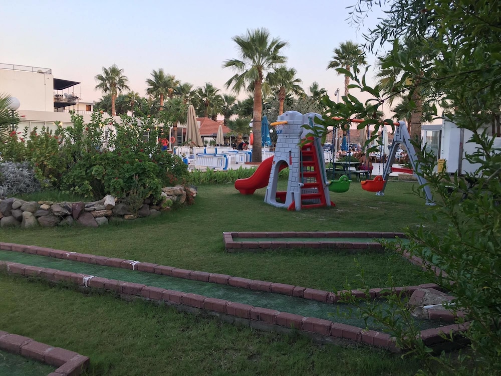 Nagi Beach Hotel 54/70