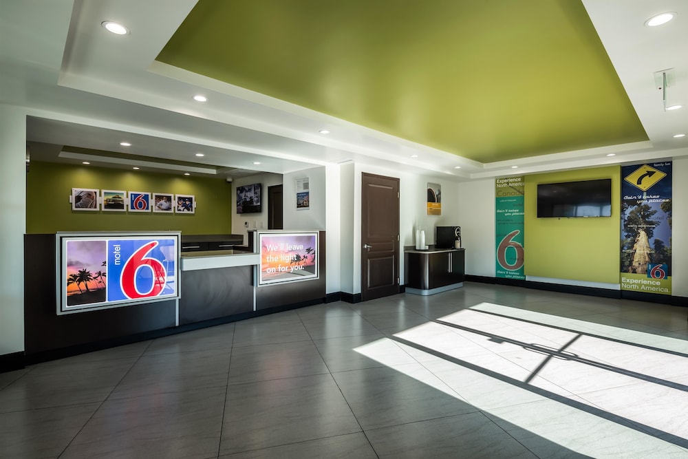 Motel6 Canoga Park, CA 8/32