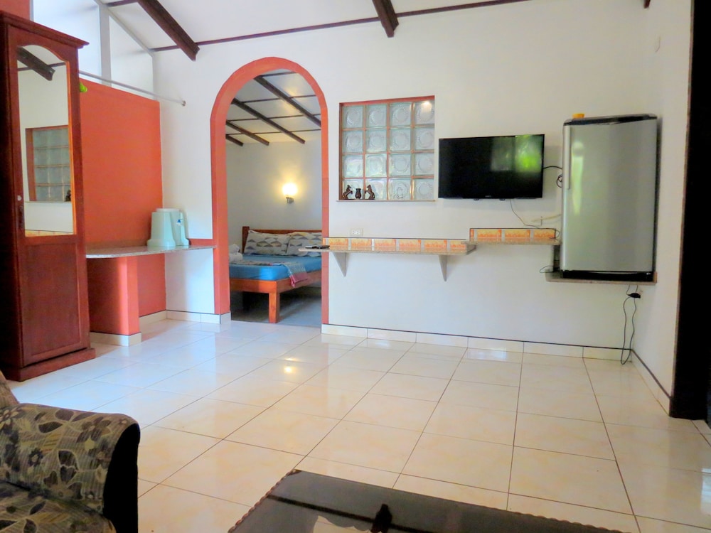 Alonaland Resort Apartelle 32/50