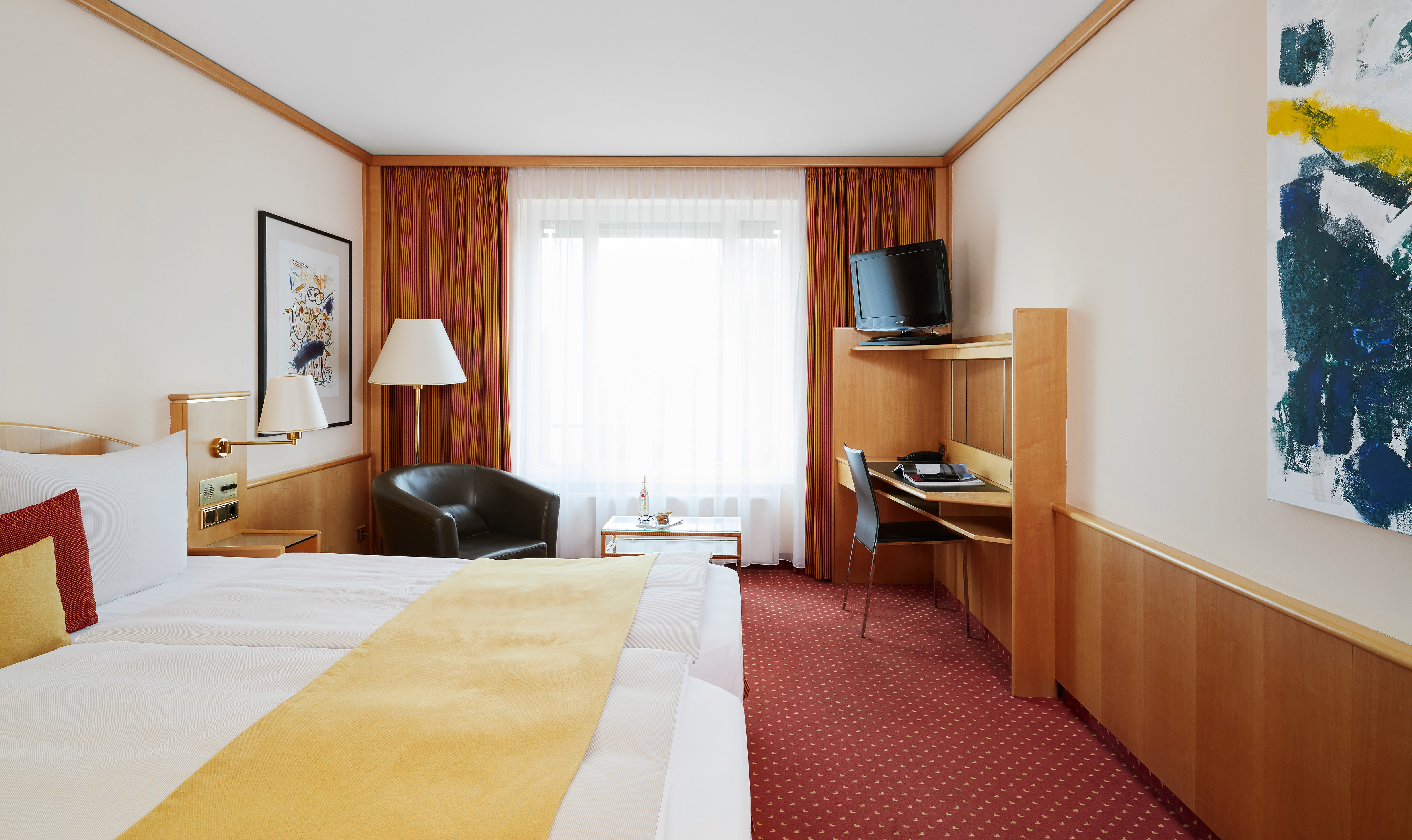 BUSINESS, DOUBLE BED