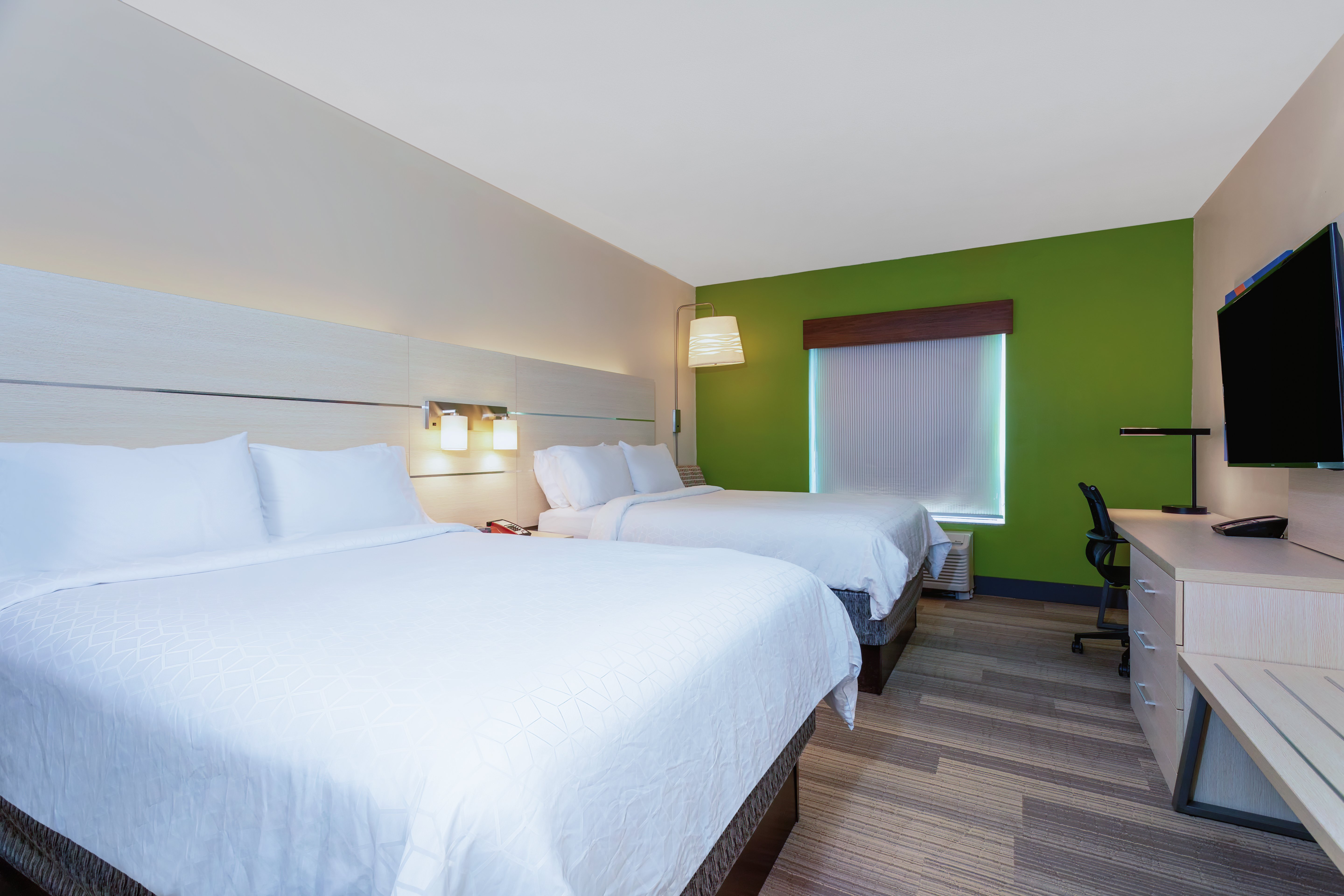 Holiday Inn Express and Suites Orlando - International Drive 29/79