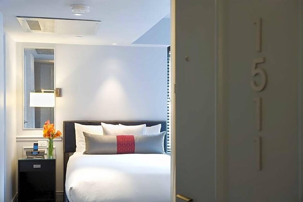 Hotel AKA Nomad 12/66