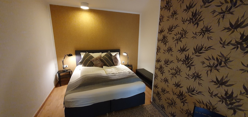 EXCLUSIVE, DOUBLE BED